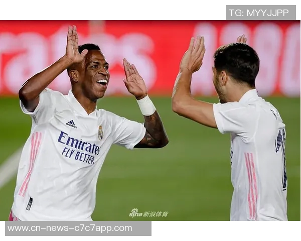 卡尼萨雷斯盛赞库尔图瓦为当今最佳门将称其技艺无与伦比 卡尼萨雷斯盛赞库尔图瓦为当今最佳门将称其技艺无与伦比